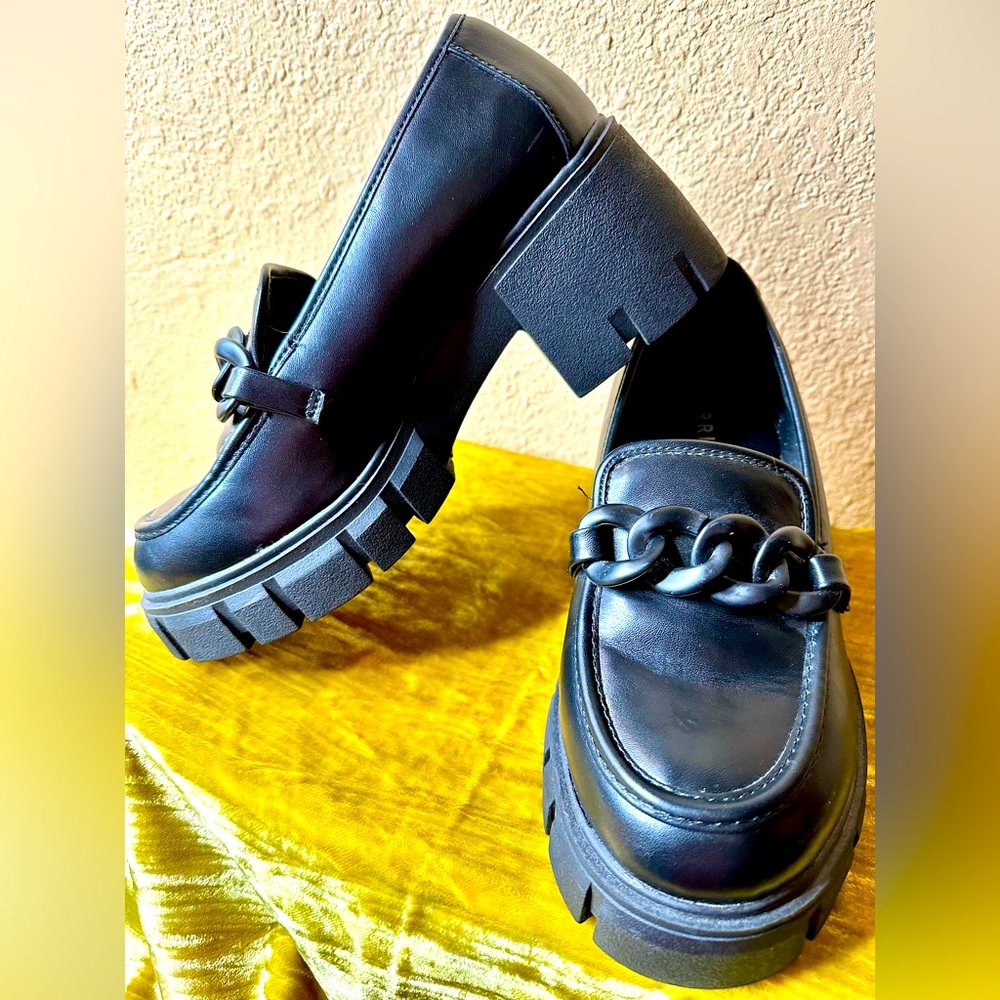TORRID BLACK CHUNKY LOAFER WITH CHUNKY CHAIN